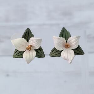 Vintage Screw On Earrings Pretty Flower & Leaves Triangle Shape Statement